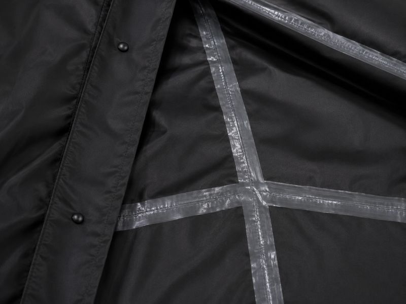 Плащ-дощовик XL Coverbag з тканини Oxford на кнопках з капюшоном, рукавами на резинці та сумочкою, чорний 3175689715 фото