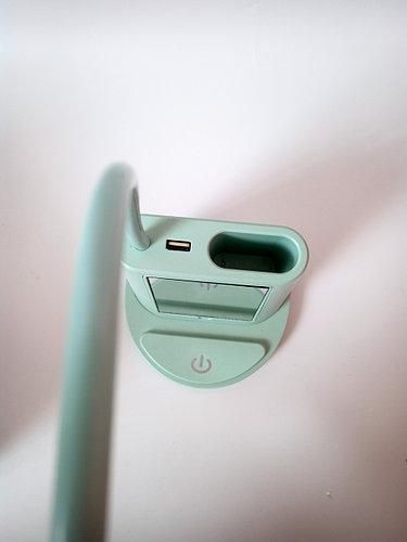 Настольная светодиодная лампа с зеркалом YW9070 подставка для телефона и USB выходом голубая KU- YW9070b фото